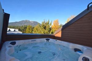 Hearthstone Lodge - Hot tub - Village location - One bedroom loft