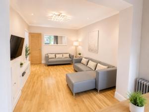 Modern 2 Bedroom Gem With Private Garden