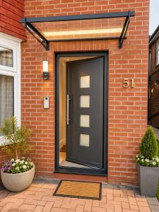 Modern 2 Bedroom Gem With Private Garden