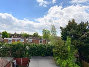 Bright & Modern 1-Bed Apartment in Prime Location