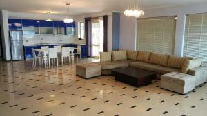 Cruise Ship Penthouse - 99m2 Terrace - 10 Guests