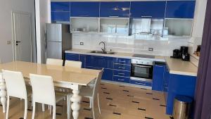 Cruise Ship Penthouse - 99m2 Terrace - 10 Guests