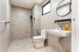 KL Skyline Bukit Bintang Luxury Condo doorstep LRT station 3R