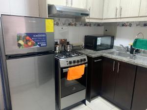 Elegante Apto 2BR - Sector La Colón - Business & Family Ready