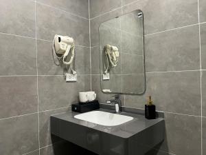 Valoria Premium Hanoi Hotel and Travel