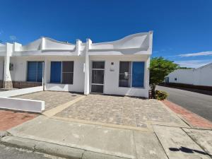 Casa Vacacional con Piscina en Puerto Bahía II