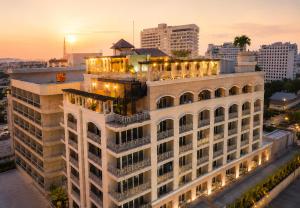 Whitehouse Condotel