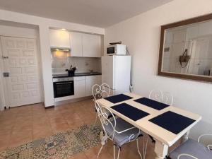 Apartamento con Piscina y Terraza Soleada en Santa Margarita, Roses - HISP-312-96
