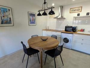 Studio rénové avec mezzanine au cœur de Bourbon-lArchambault - FR-1-489-585