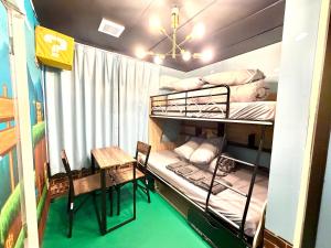 LEON RESORT HOTEL Max 4 people Shibuya 11min Shinjuku 15min Meguro 5min Tokyo Tower 14min Family-friendly location great for Minecraft players 102 最大4人 渋谷駅11分 新宿15分 目黒5分 東京タワー14分 家族人気 マインクラフ??
