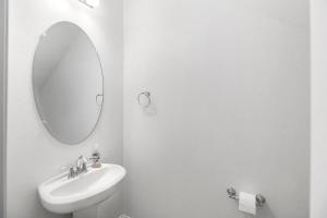 Upscale 5BR Katy Home with Space and Style!