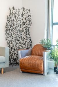 Clovelly beach ground floor apartment with garage