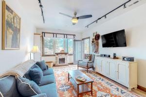Sparkling Glacier - Suite 202