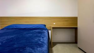 Apartamento decorado, um quarto com suíte, duas salas de estar, cozinha e garagem