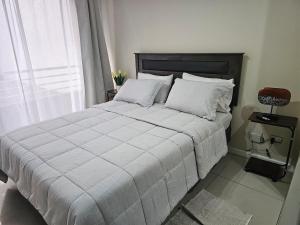 Central studio near Santa Ana subway and historic