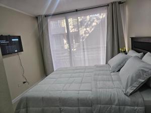 Central studio near Santa Ana subway and historic