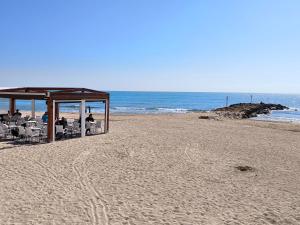 CASA FLORA - Beachfront Apartment with Pool & Garage