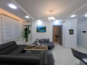 nouveau & chic appartement avec parking près Laéroport