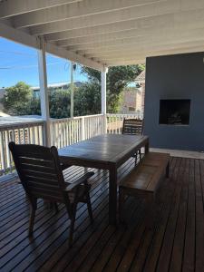 Spacious 6-Bedroom Beach House with Ocean Views in Tergniet