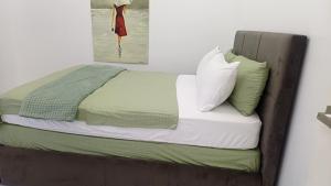 Cai Residence - Stylish 2BR Staycation near EK & Tagaytay Gateway