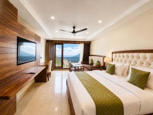The Moksh DA Hotel A Premium Property Near Jaypee Hotel