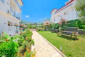 Tetra clover suites