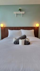 Fresh and Trendy 1BR with Fast WIFI in Uptown Central BGC