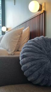 Fresh and Trendy 1BR with Fast WIFI in Uptown Central BGC