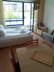 1 Bed - Sleeps 4 - Pets - Mountain Views