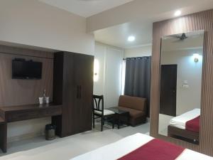 SHELTER HOTEL