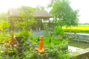 Y Van Cac Homestay Ninh Binh Art Heritage Cultural Rice Field View