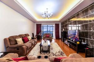 All Ensuite, 2 Bedroom Flat in Kilimani with Swimming Pool, Gym, Backup Power & Skyline View Balcony