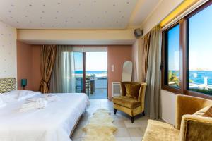 Cavo Seaside Suites