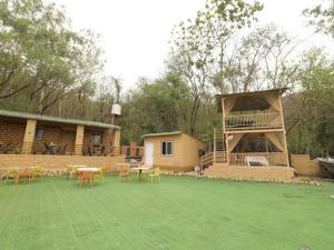 Veranda hillside retreat