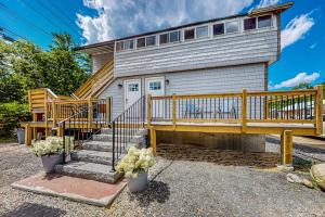 Shorebreeze Inn