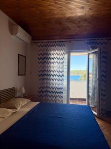 SEA VIEW STUDIO with kitchen, balcony& aircon