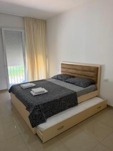 Elois Apartments