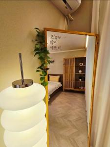 Hongik University Station Airport Railroad 1 minute