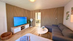Pet-Friendly 2-Room Ground Floor Stay with Fenced Garden near Femern
