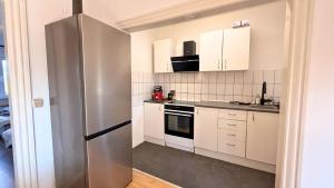 Pet-Friendly 2-Room Ground Floor Stay with Fenced Garden near Femern