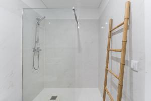 Bright & Cozy Almada Apartment - Central Porto