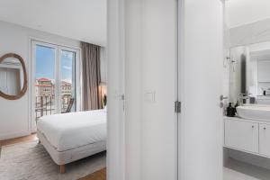 Bright & Cozy Almada Apartment - Central Porto