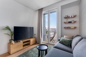 Bright & Cozy Almada Apartment - Central Porto