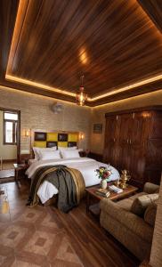 Hotel Majestic Stayz,Sky Mountain view,Mall road Manali