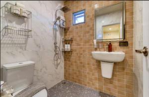 Sababa House 4 Bedrooms, near Chabad and Beach