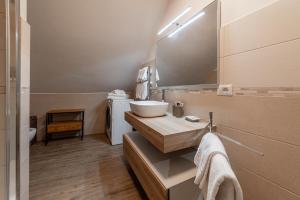 Elegant Penthouse - Metro Conca dOro & Terrace