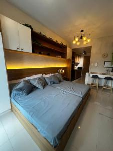 Condo in Red Residences -Self Check-in - Fast Wi-Fi