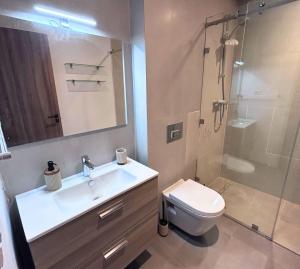 Elegant new apartment with pool, sea 500 m away