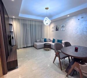 Elegant new apartment with pool, sea 500 m away
