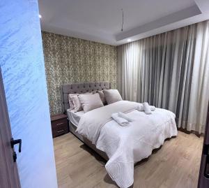 Elegant new apartment with pool, sea 500 m away
